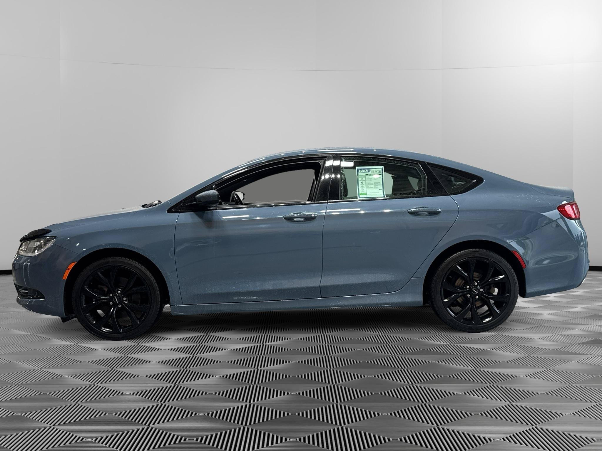 Used 2015 Chrysler 200 S FWD image 2