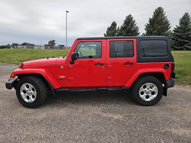 Used 2015 Jeep Wrangler Unlimited Sahara w/ Connectivity Group AWD/4WD image 2