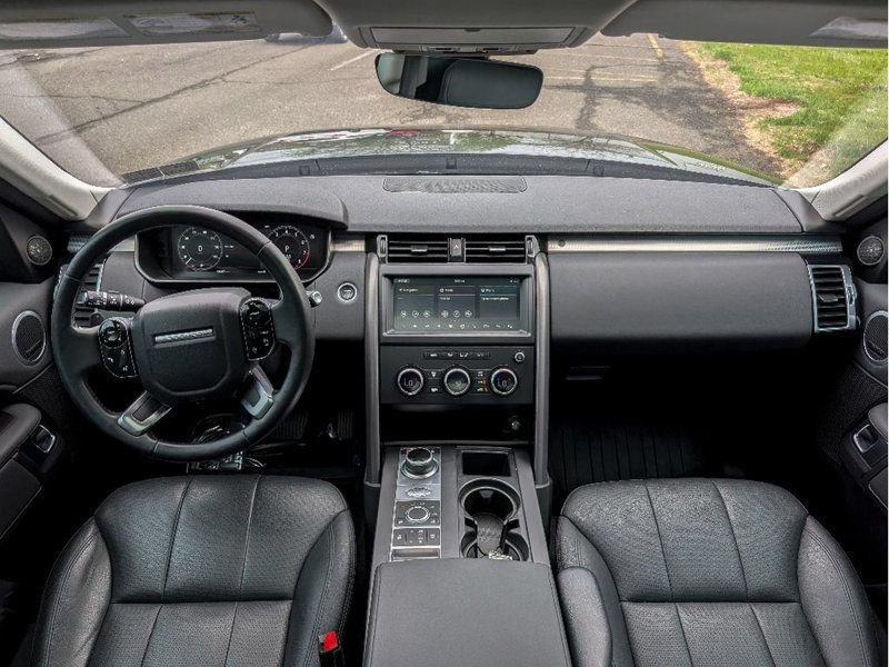 Used 2020 Land Rover Discovery Landmark AWD/4WD image 24