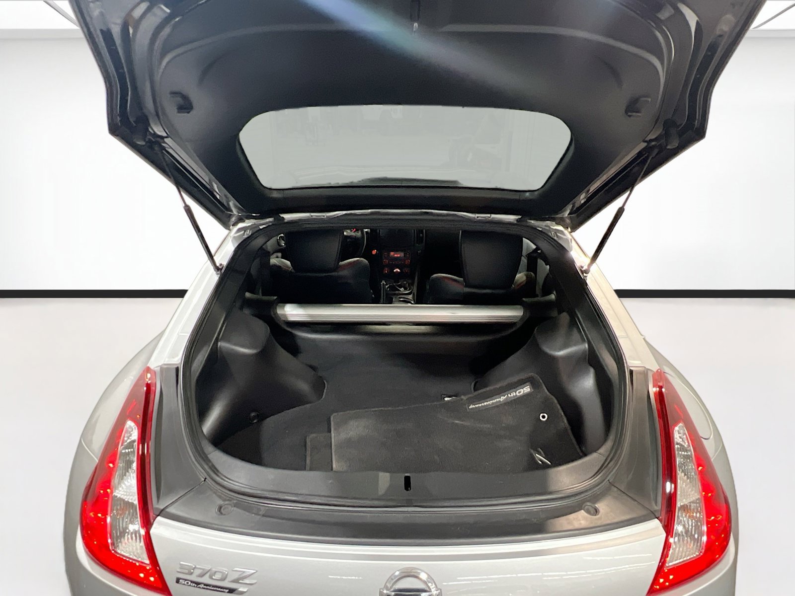 Used 2020 Nissan 370Z Coupe RWD image 18