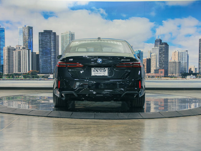 New 2027 BMW i5 xDrive40 w/ M Sport Package AWD/4WD image 9
