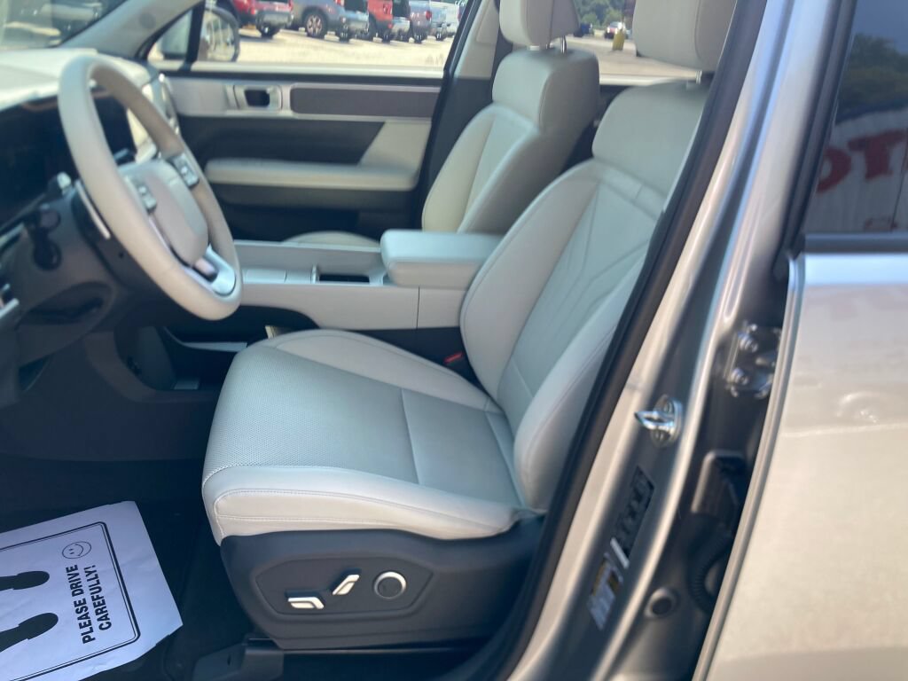 Used 2024 Hyundai Santa Fe SEL FWD image 13