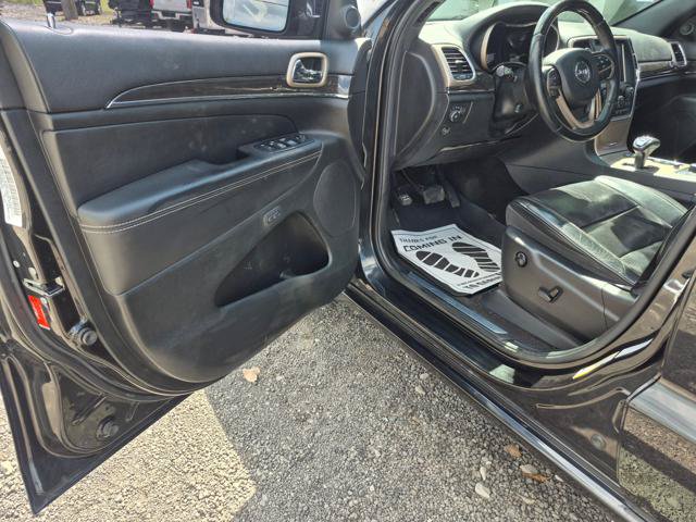 Used 2015 Jeep Grand Cherokee Overland AWD/4WD image 8