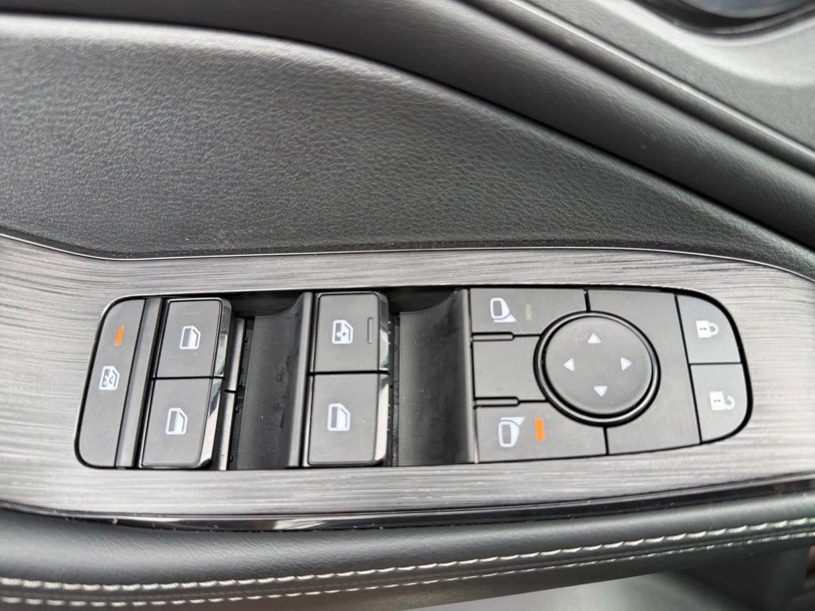 Used 2025 Nissan Rogue SV FWD image 25