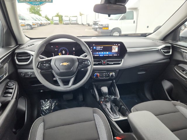 Used 2025 Chevrolet TrailBlazer LT AWD/4WD image 31