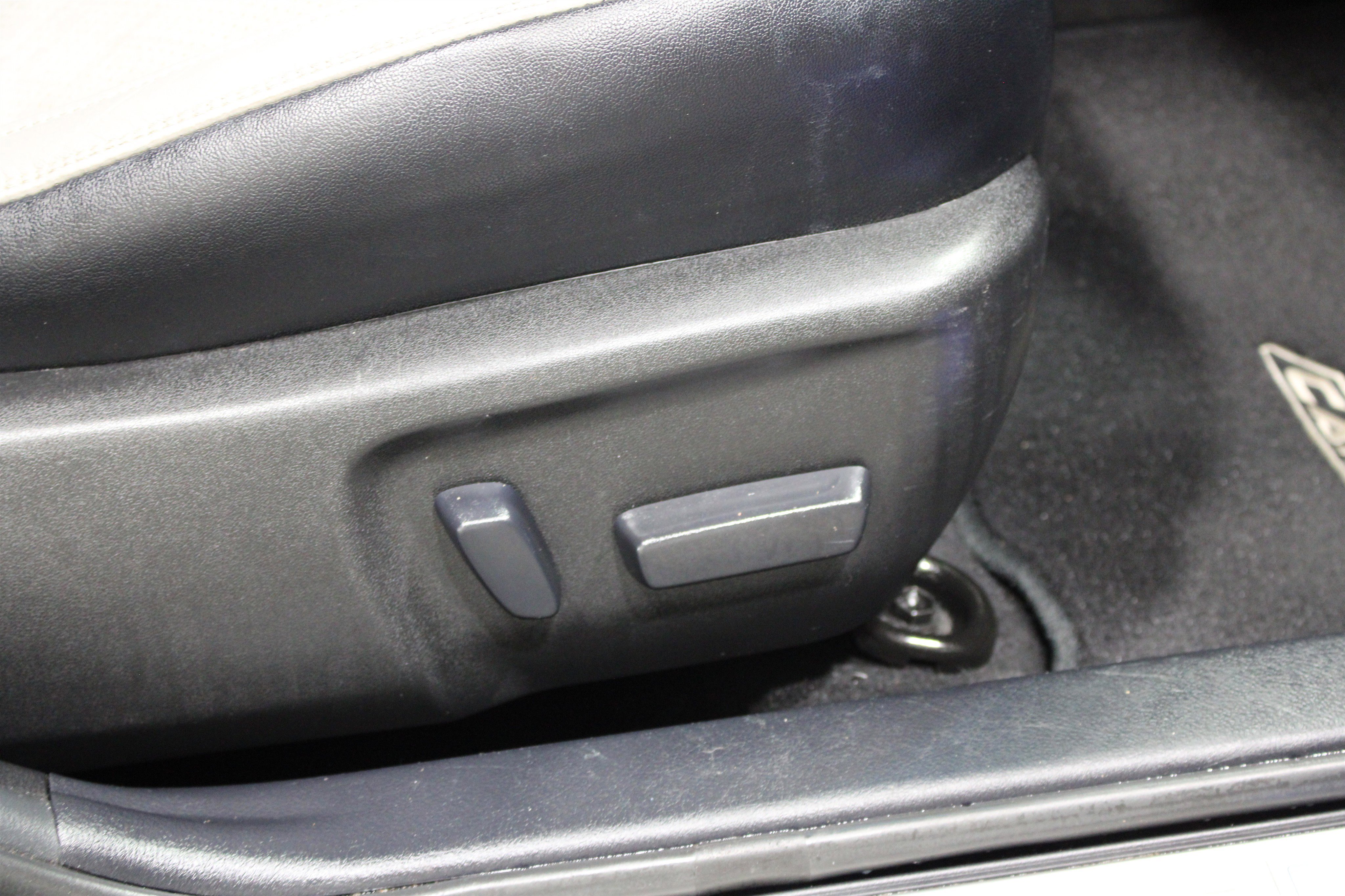 Used 2015 Toyota Camry XSE w/ Advanced Technology Package FWD image 27