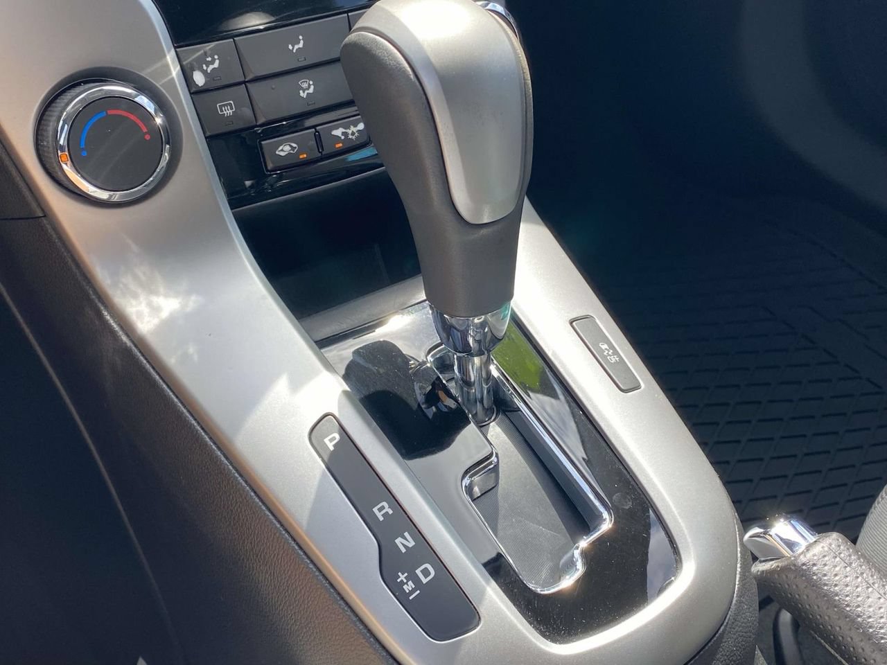 Used 2015 Chevrolet Cruze LT FWD image 28