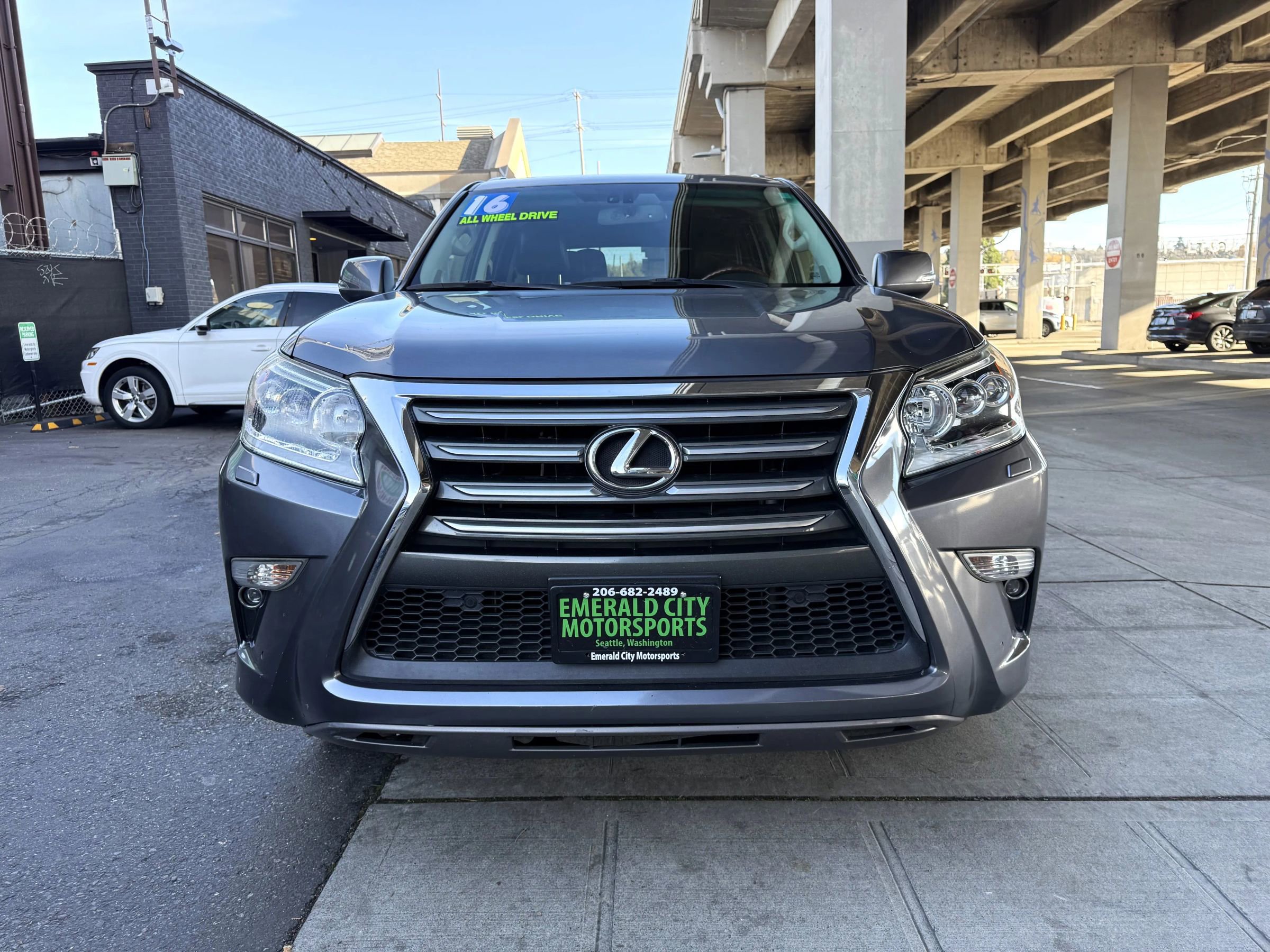 Used 2016 Lexus GX 460 image 2