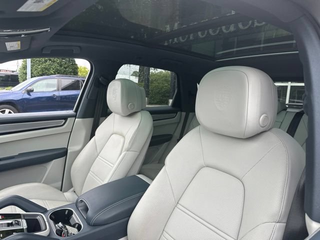 Used 2021 Porsche Cayenne AWD/4WD image 18