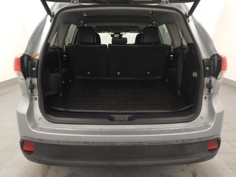 Used 2019 Toyota Highlander XLE FWD image 29