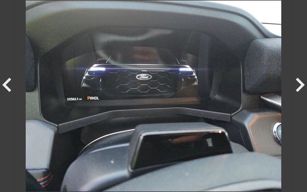 Used 2025 Ford Explorer ST-Line w/ ST-Line Street Pack image 19