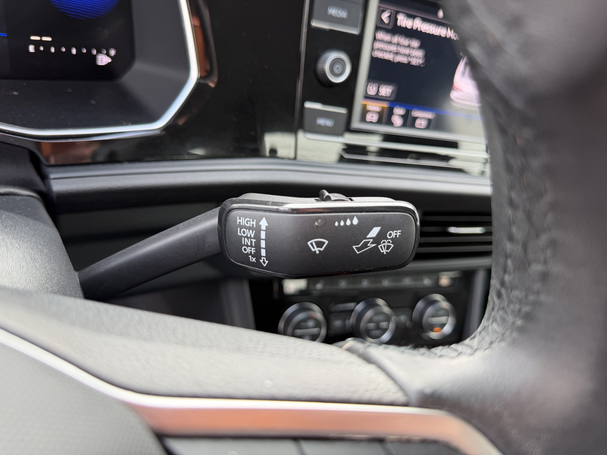 Used 2024 Volkswagen Jetta SE FWD image 18