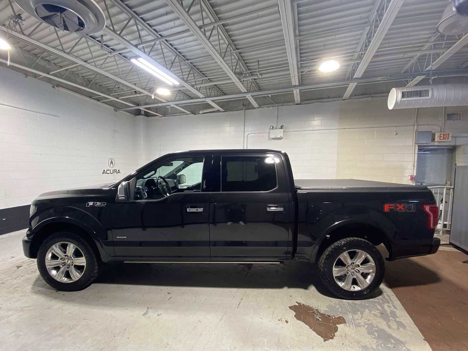 Used 2015 Ford F150 Platinum w/ Equipment Group 701A Luxury image 3