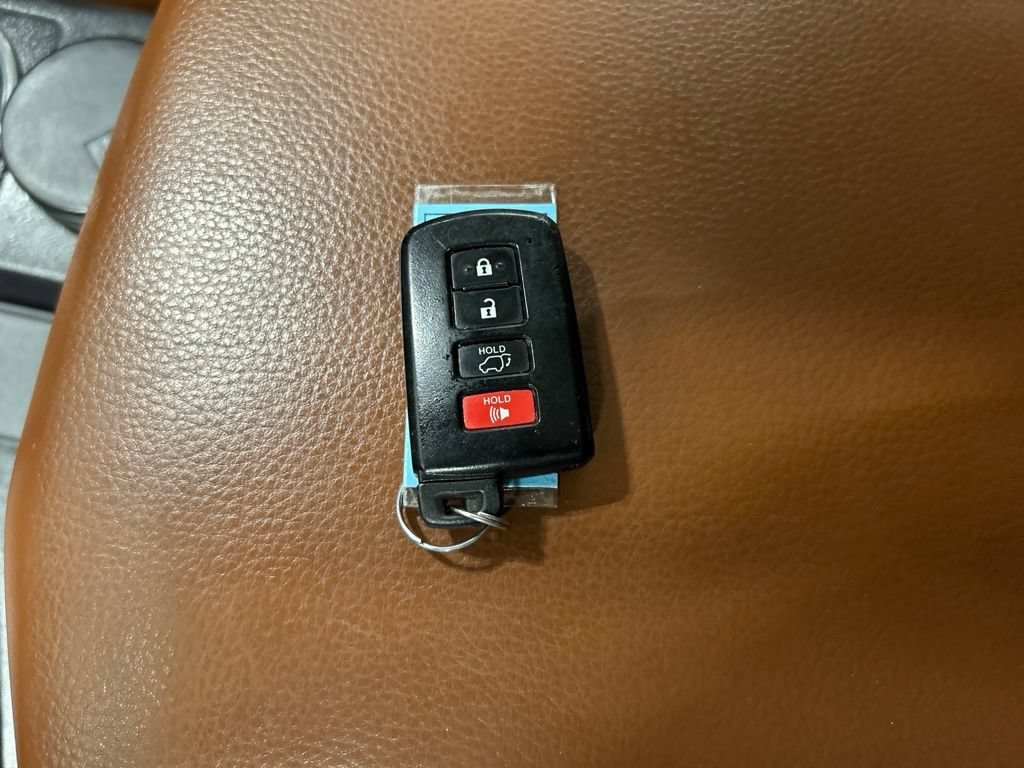 Used 2021 Toyota Sequoia Platinum AWD/4WD image 22