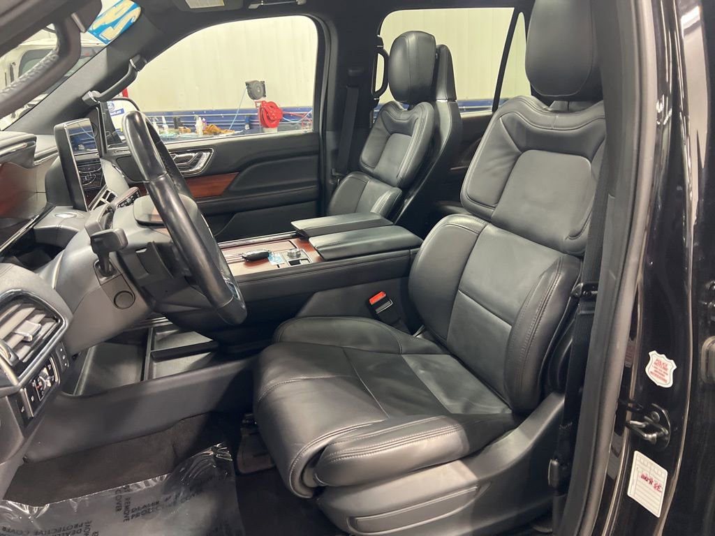 Used 2024 Lincoln Navigator Reserve image 14