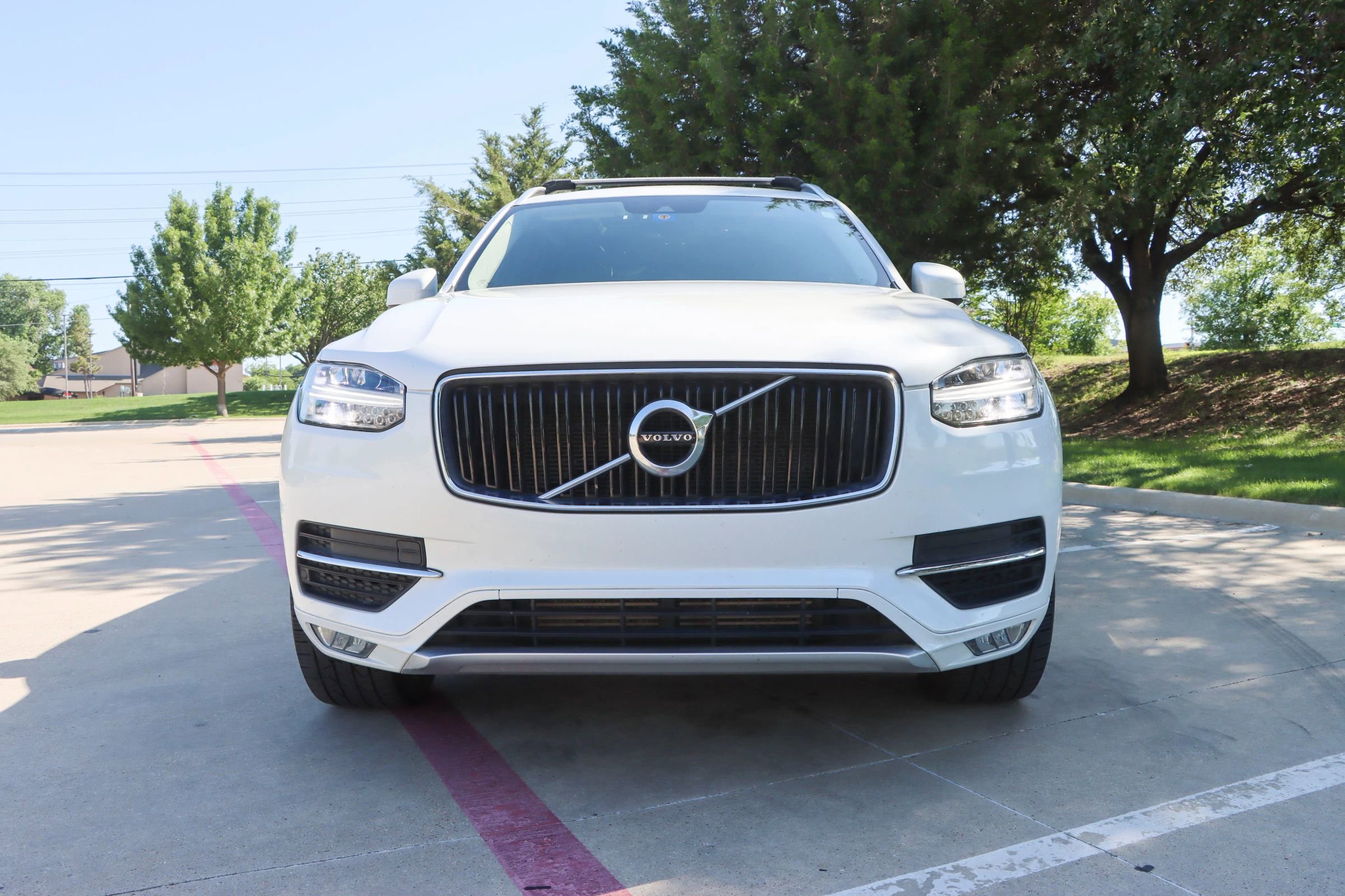 Used 2019 Volvo XC90 T5 Momentum w/ Multimedia Package FWD image 2