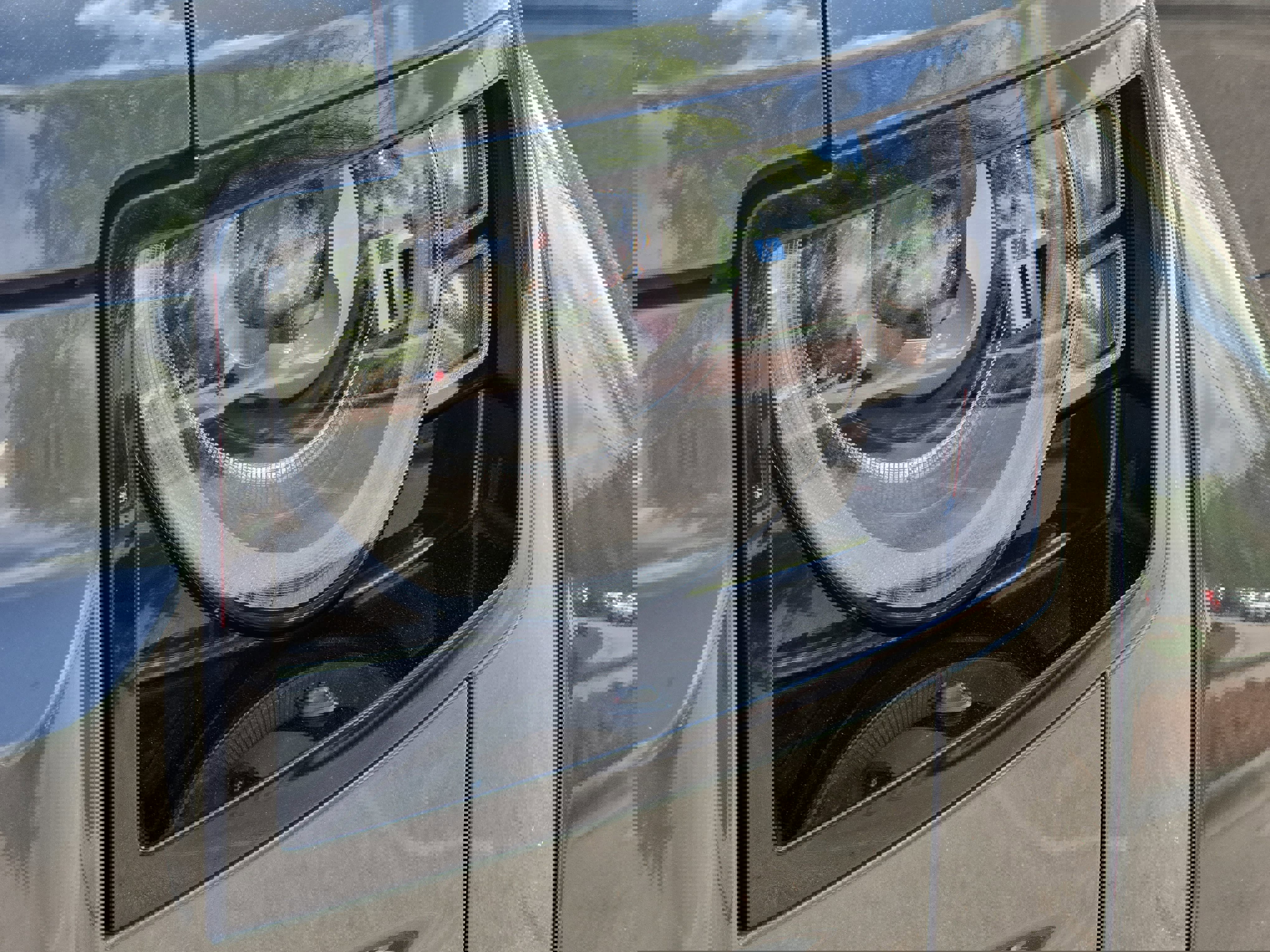 Certified 2025 Land Rover Defender 110 image 31