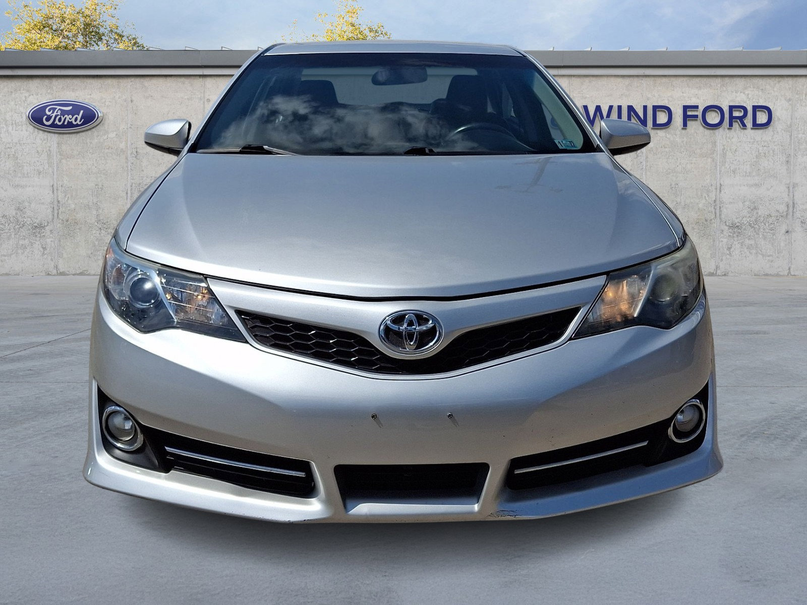 Used 2014 Toyota Camry SE FWD image 2