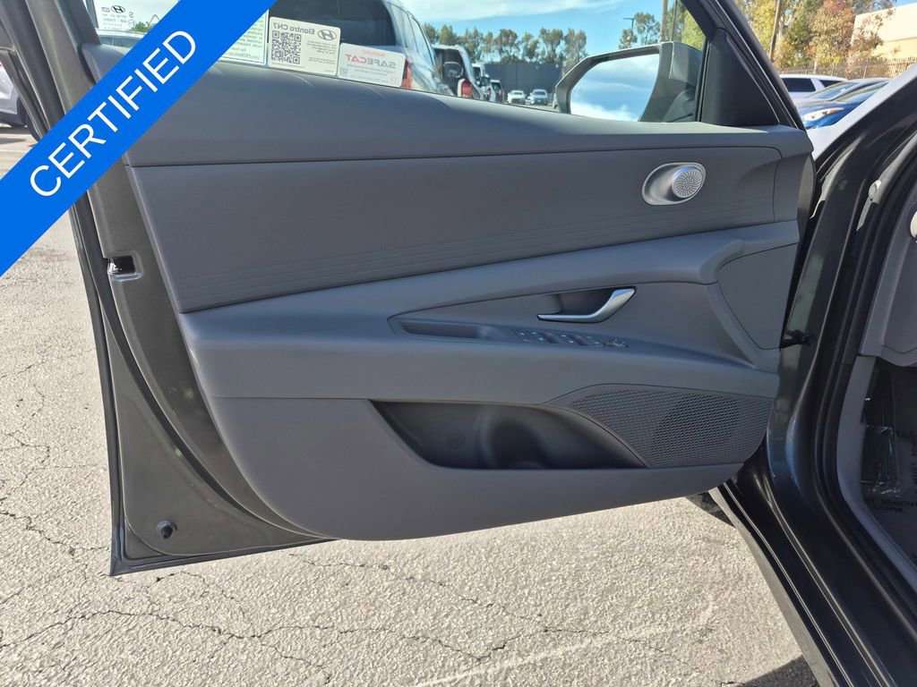 Used 2025 Hyundai Elantra SE image 10