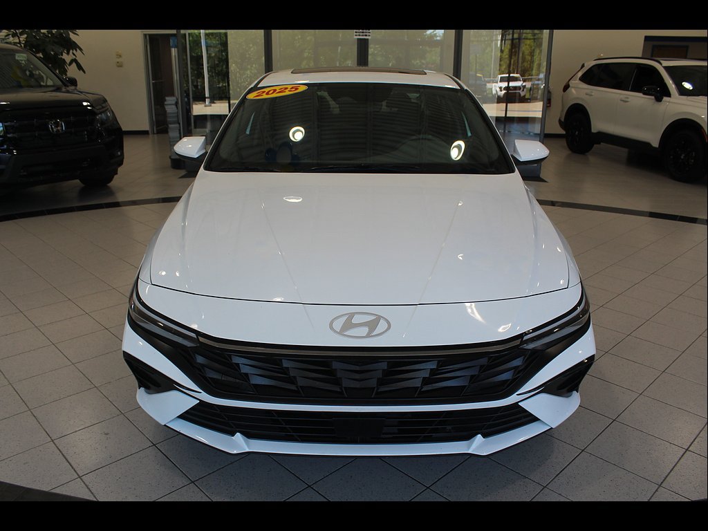 Used 2025 Hyundai Elantra SEL FWD video 2
