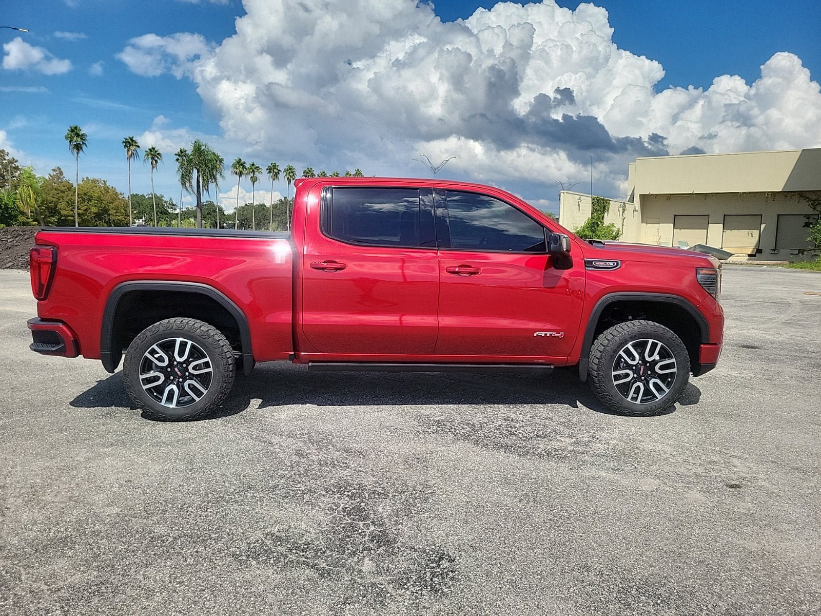 Used 2024 GMC Sierra 1500 AT4 w/ Technology Package AWD/4WD image 5
