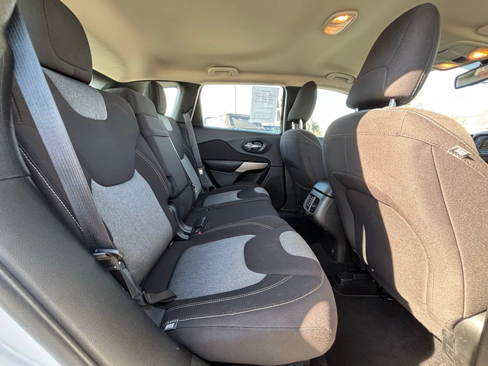 Used 2018 Jeep Cherokee Sport FWD image 20