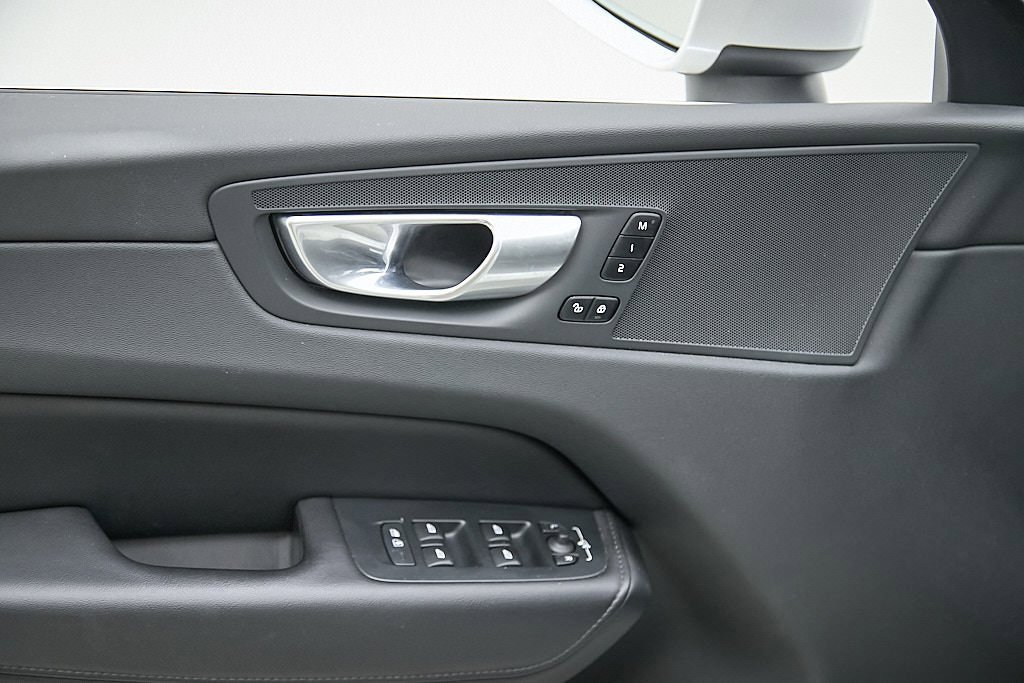 Certified 2023 Volvo XC60 T8 Plus image 12