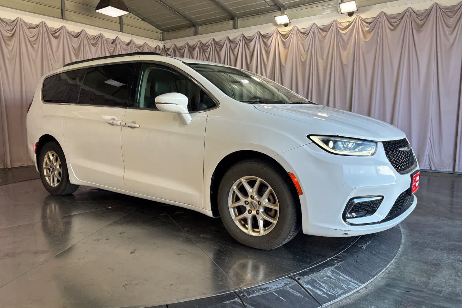 Used 2022 Chrysler Pacifica Touring-L FWD image 10