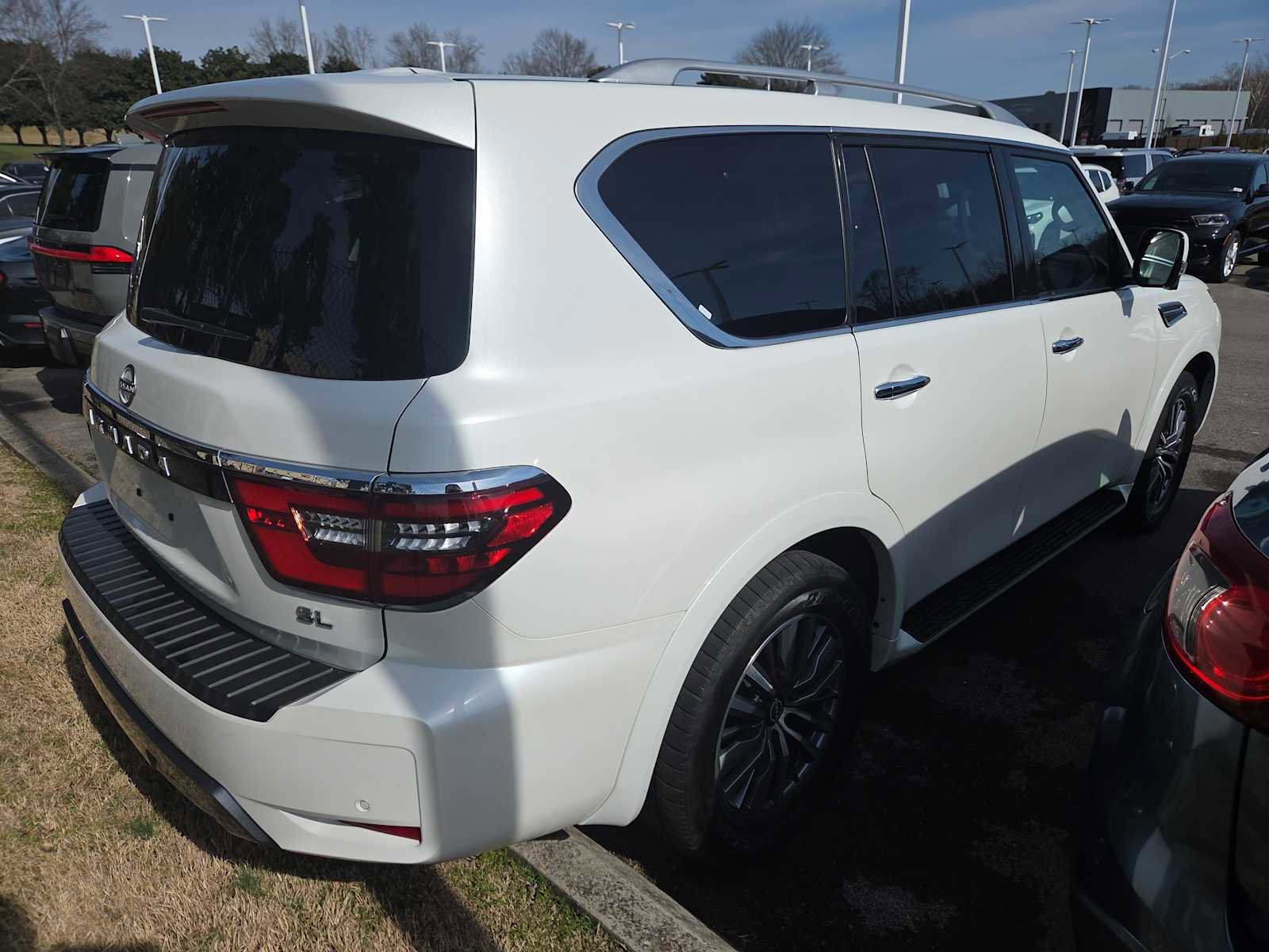 Used 2024 Nissan Armada SL w/ Captain's Chairs Package image 5