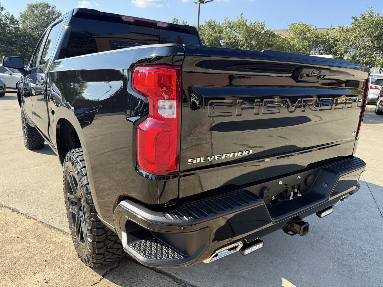 Used 2025 Chevrolet Silverado 1500 LT Trail Boss w/ Convenience Package II AWD/4WD image 3