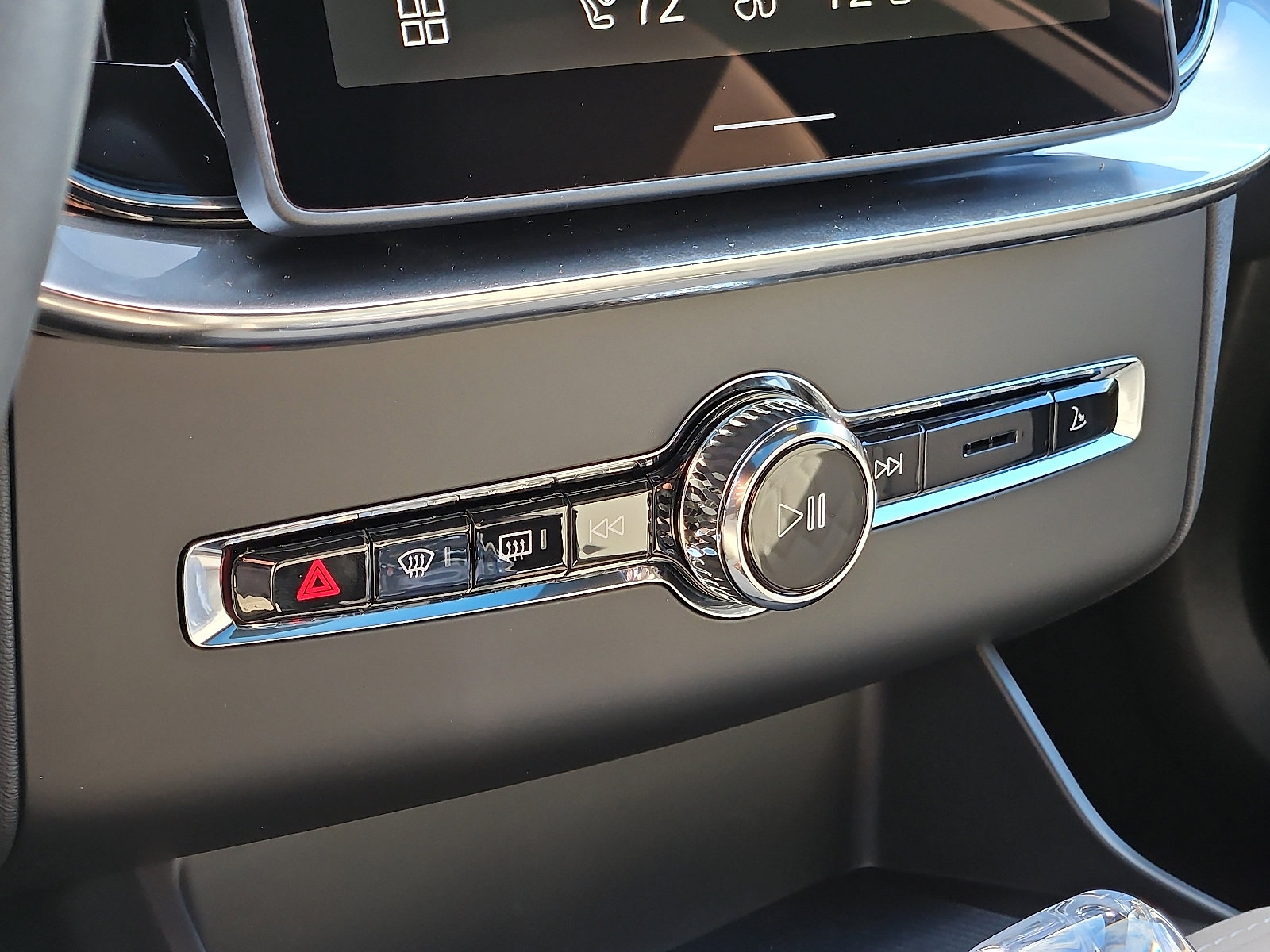 New 2026 Volvo XC90 B6 Plus w/ Protection Package Premier image 14