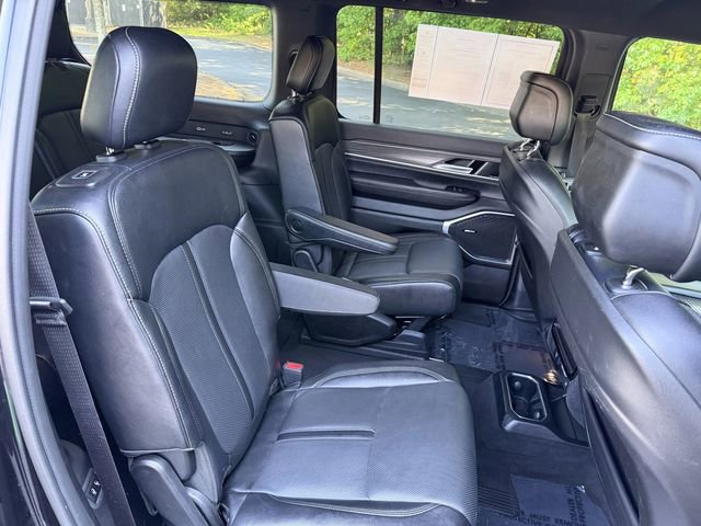 Used 2024 Jeep Wagoneer Series III AWD/4WD image 33