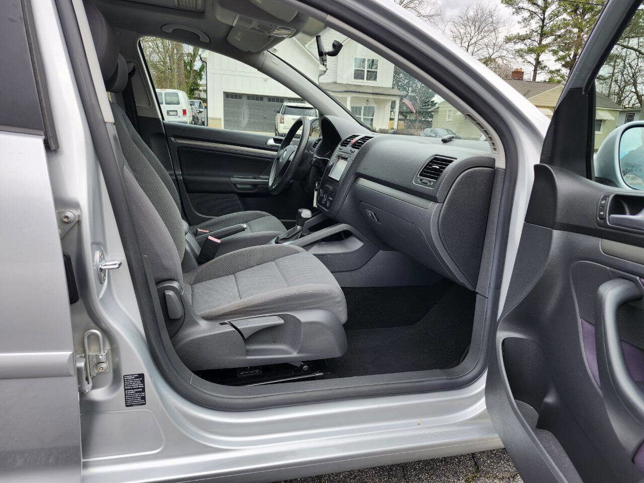 Used 2006 Volkswagen Rabbit 4-Door image 6