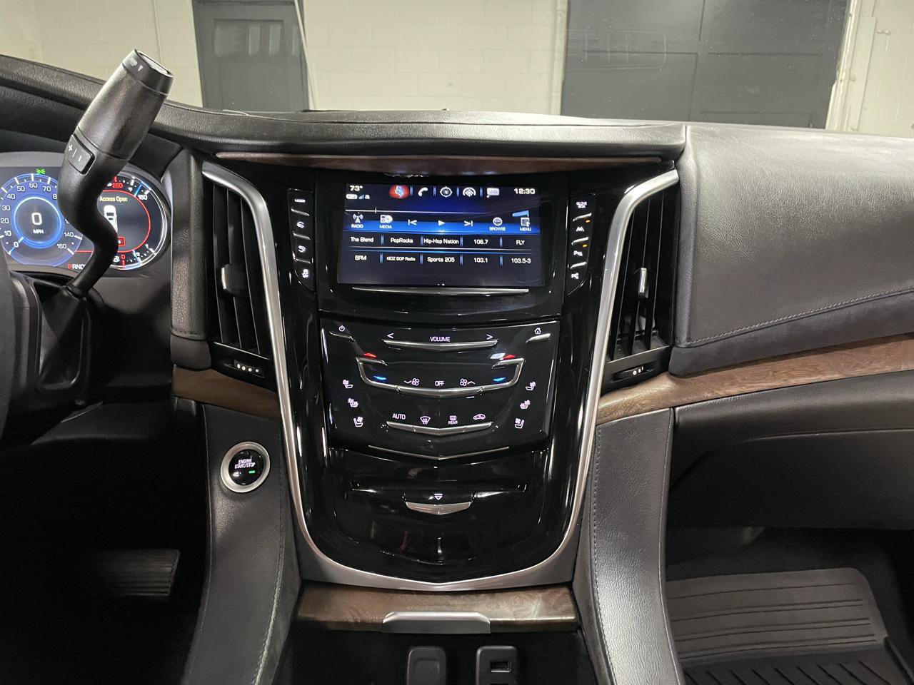 Used 2019 Cadillac Escalade Premium Luxury AWD/4WD image 27