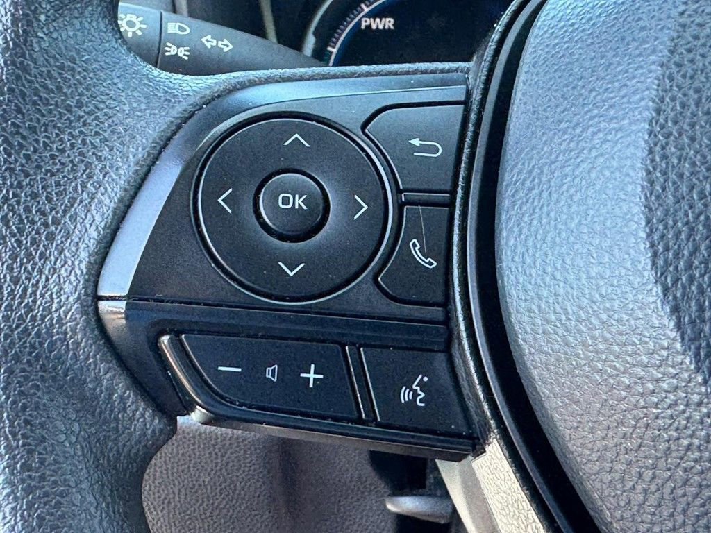 Used 2025 Toyota RAV4 XLE AWD/4WD image 19