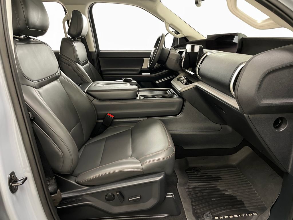 Used 2025 Ford Expedition Max Active AWD/4WD image 42