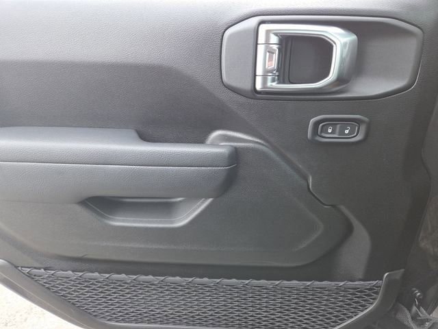 Used 2025 Jeep Wrangler Sport image 27