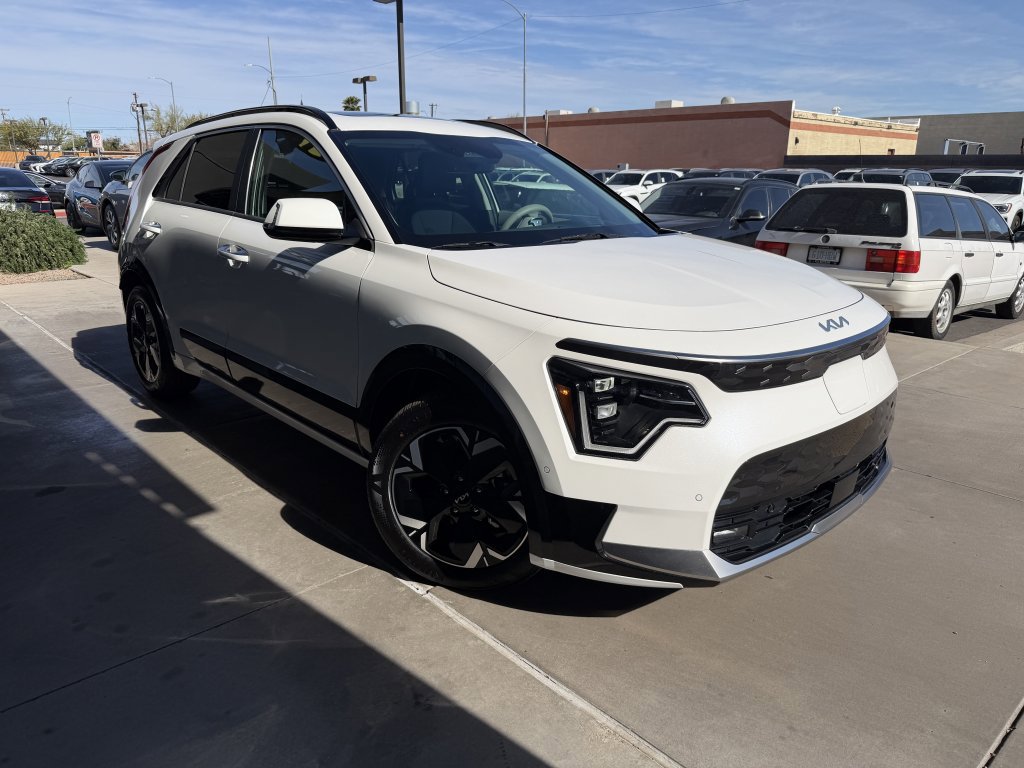 Used 2024 Kia Niro Wave w/ Wave Preserve Package image 6
