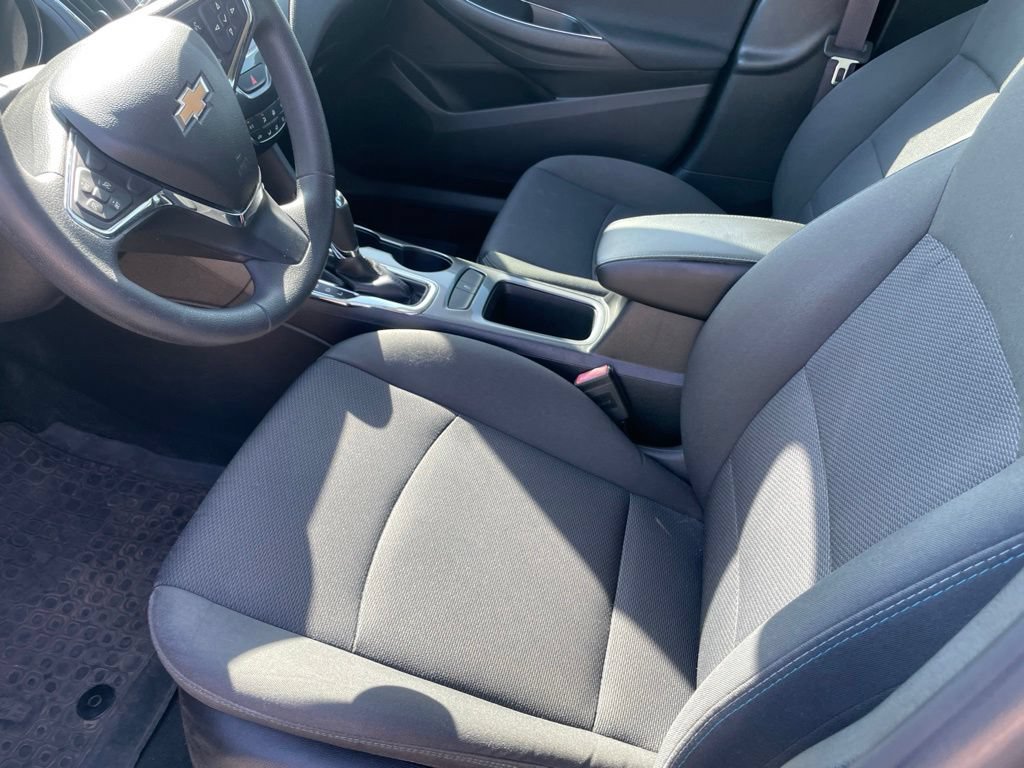 Used 2017 Chevrolet Cruze LT w/ Convenience Package FWD image 9