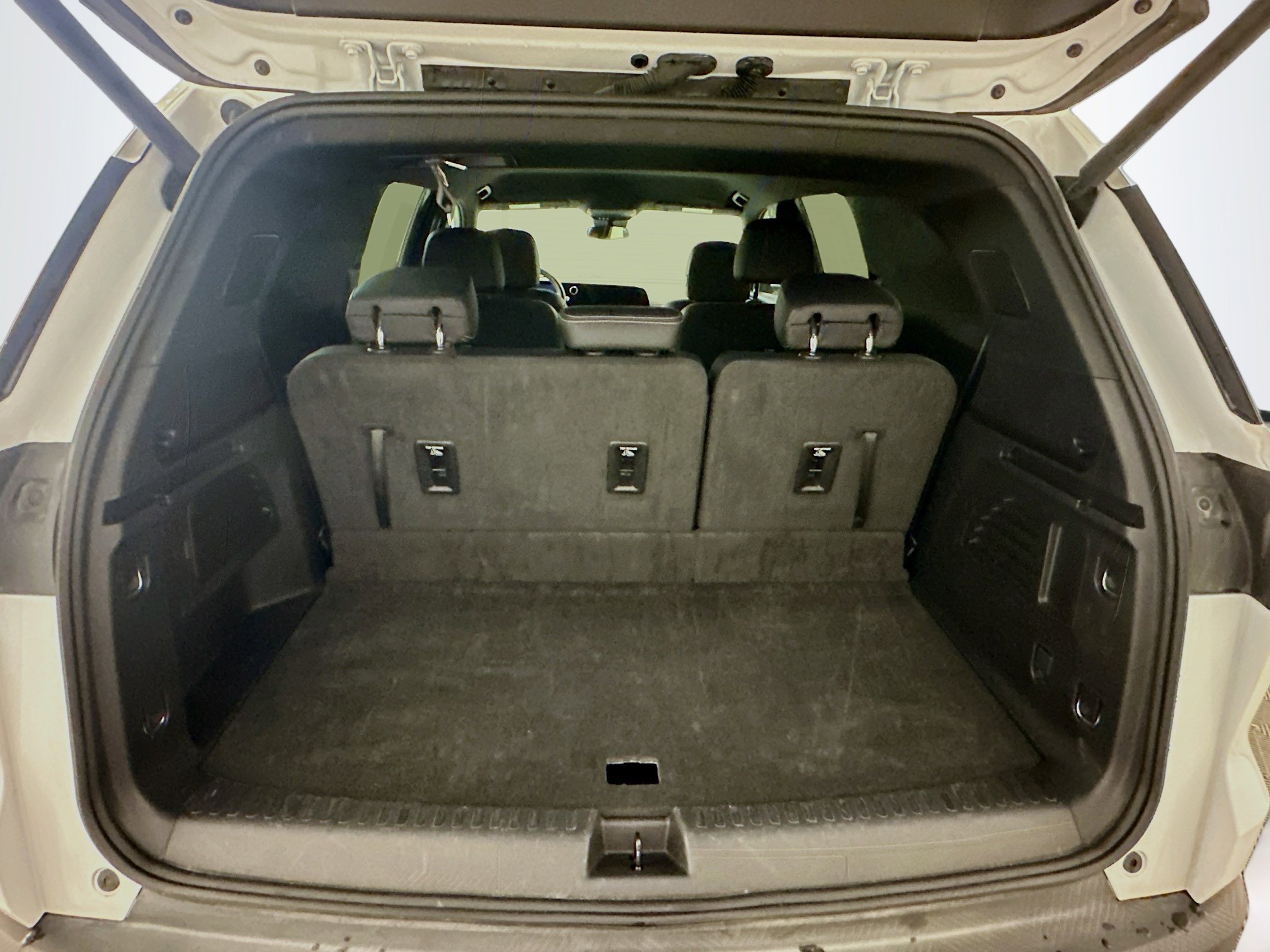 Used 2025 Chevrolet Traverse LT image 31