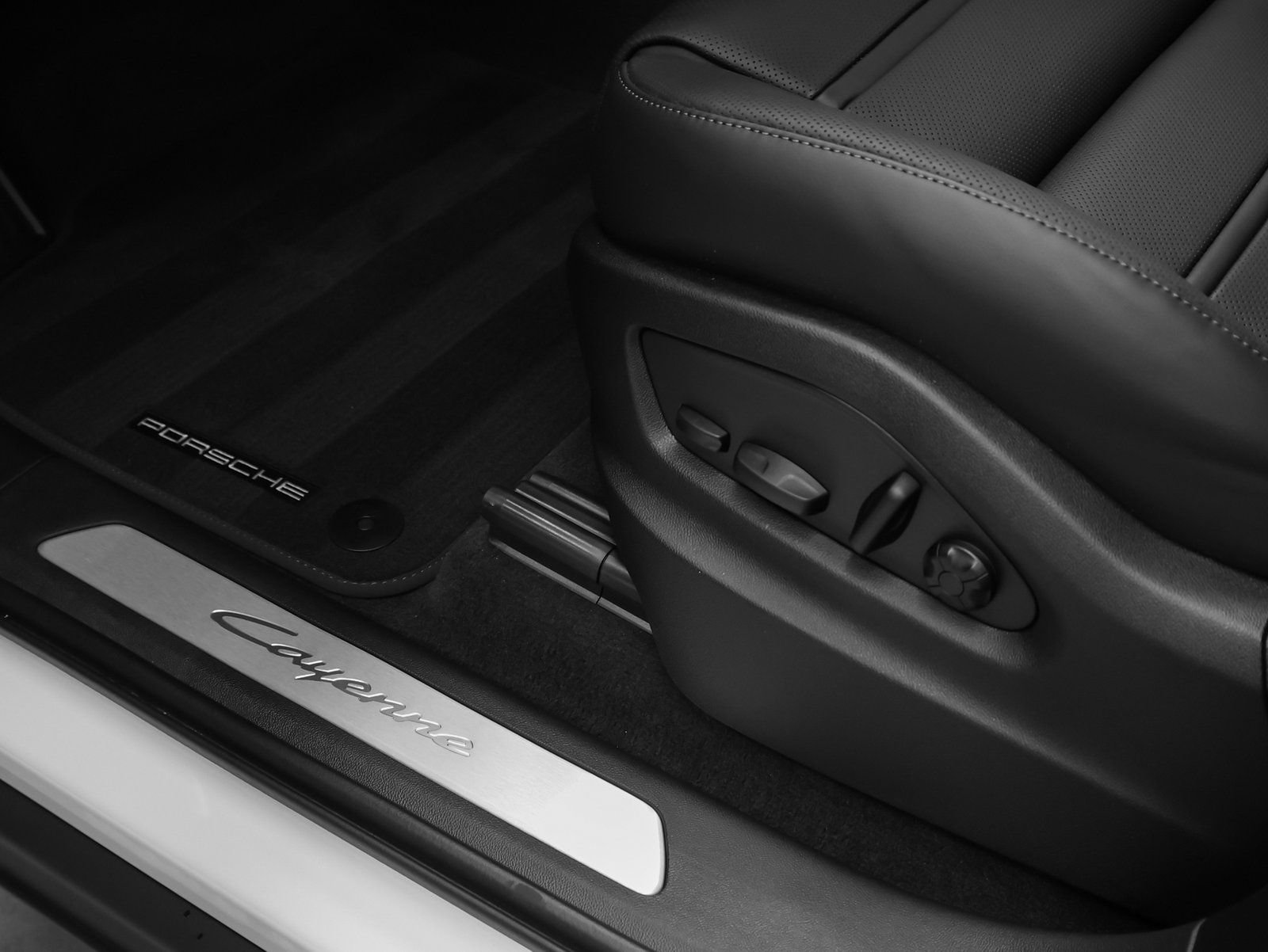 New 2026 Porsche Cayenne Coupe AWD/4WD image 27