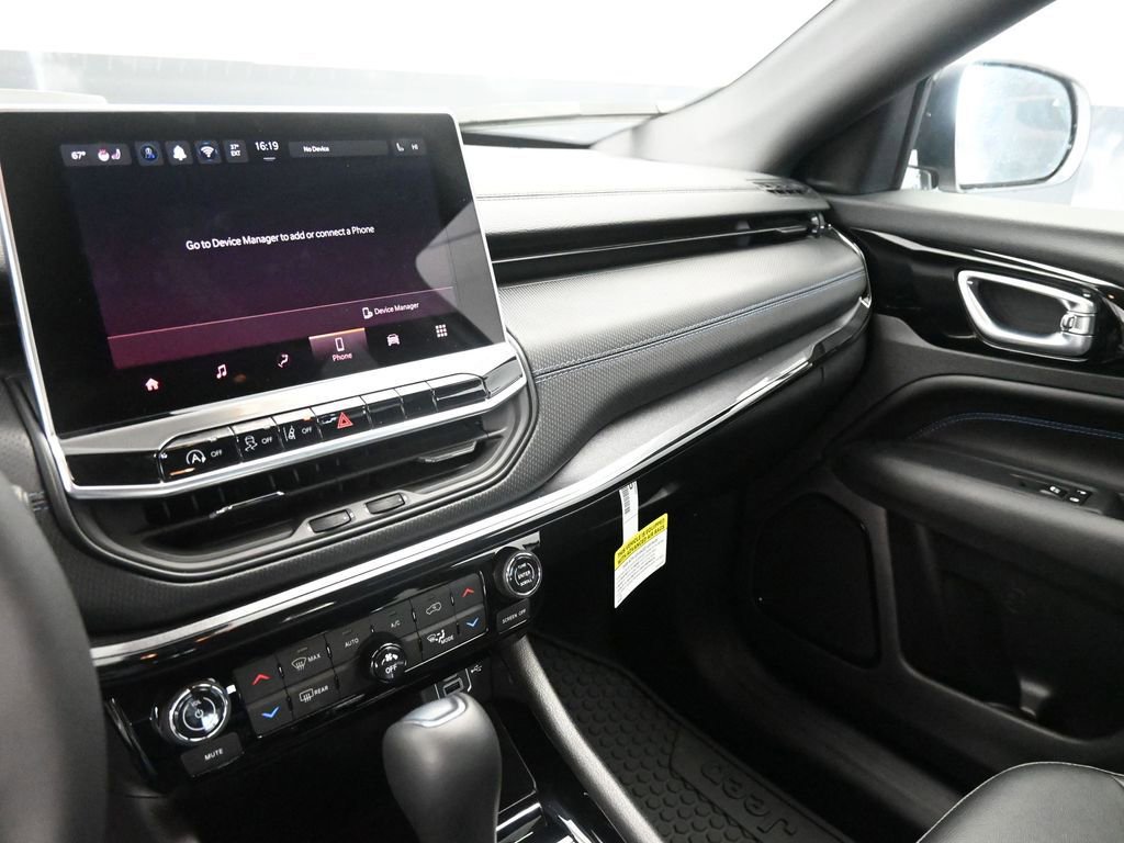 New 2026 Jeep Compass Latitude image 15