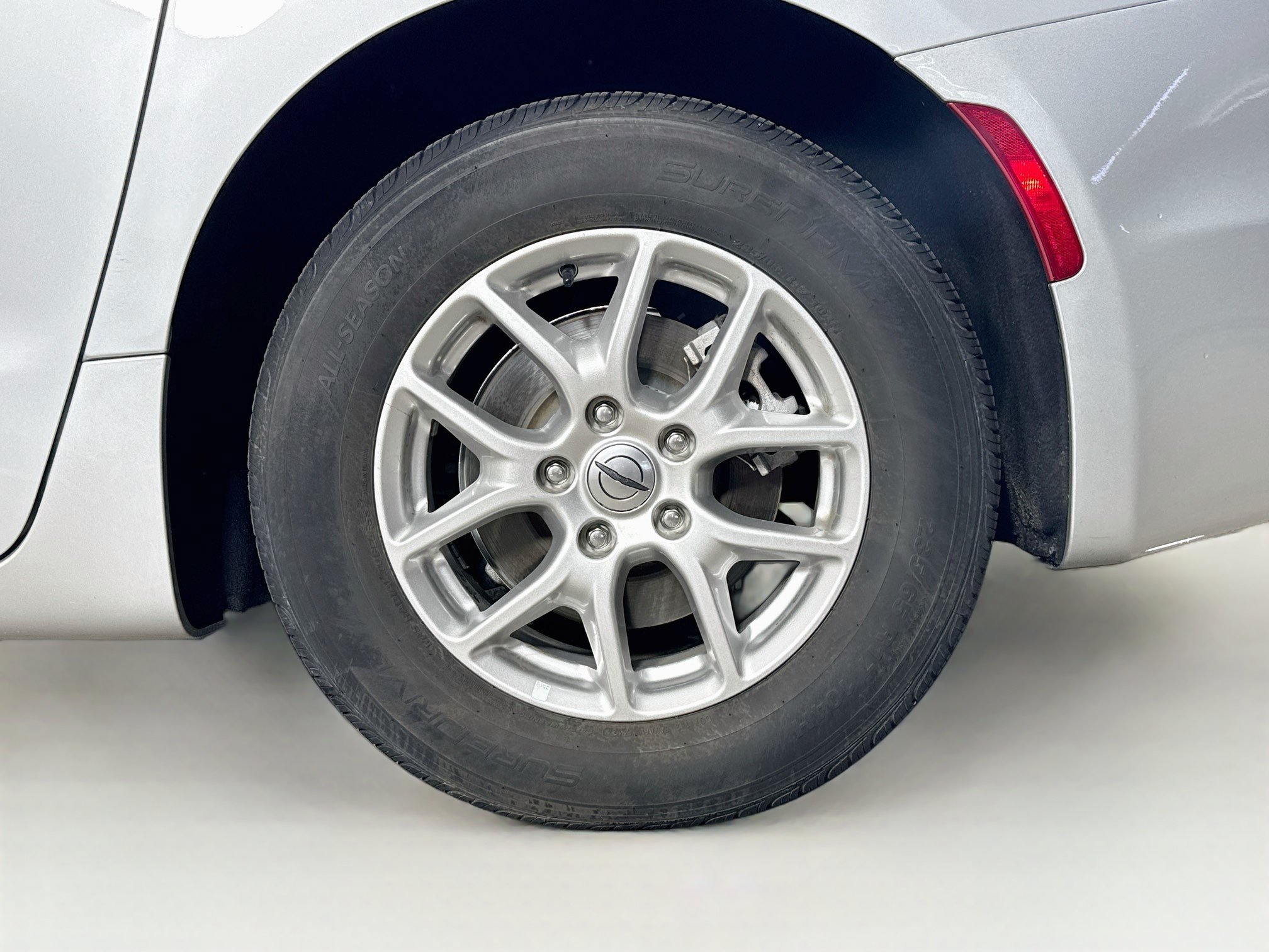 Used 2024 Chrysler Pacifica Touring-L FWD image 38