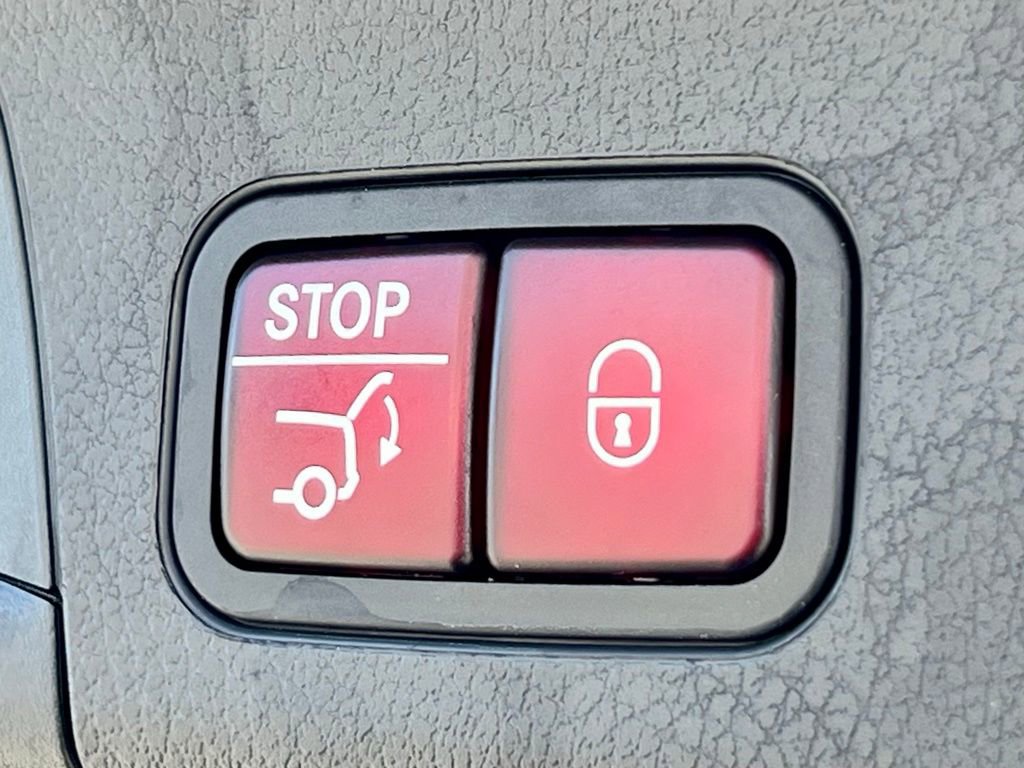 Certified 2022 Mercedes-Benz GLB 250 4MATIC image 38