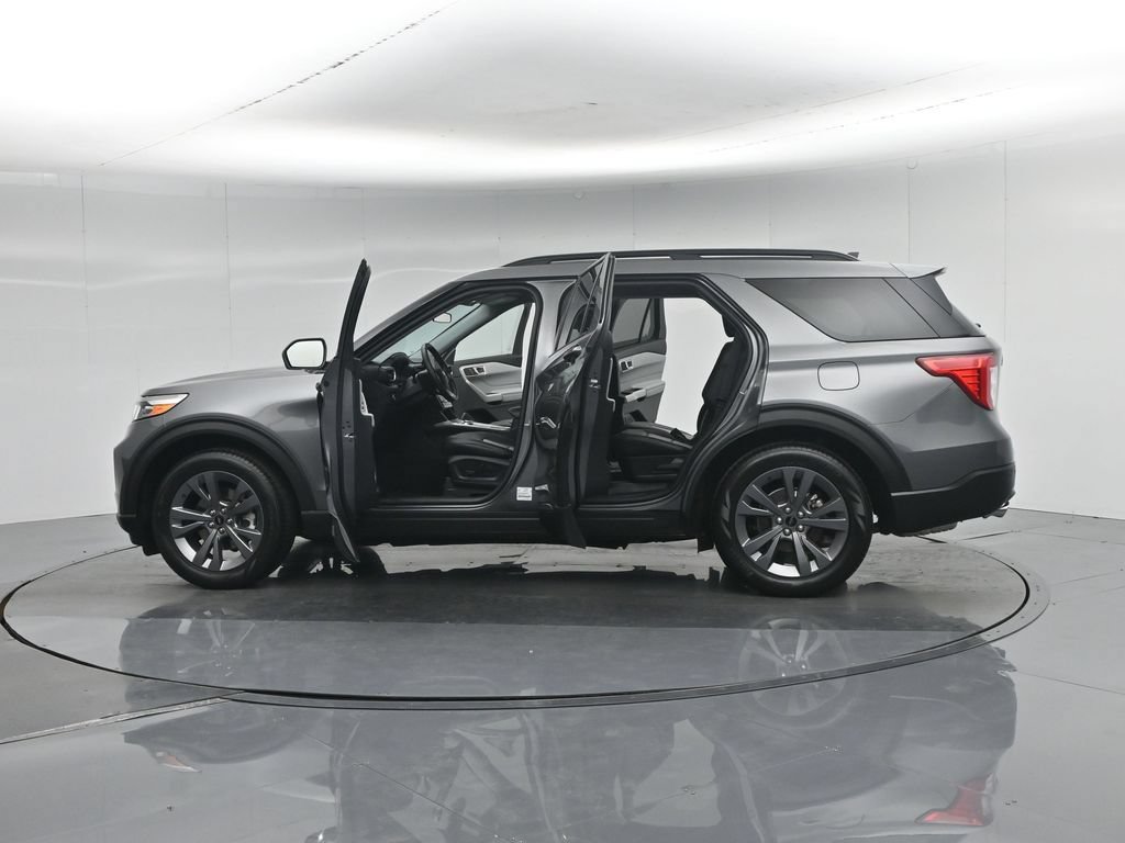 Used 2023 Ford Explorer XLT w/ Equipment Group 202A RWD image 38