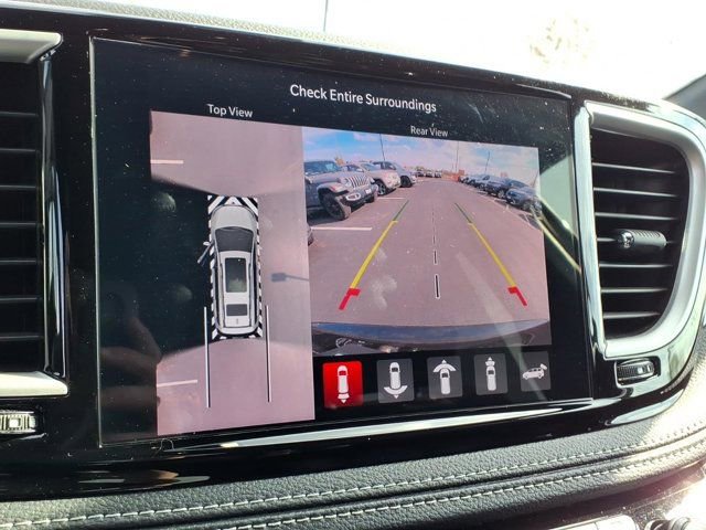 Used 2024 Chrysler Pacifica Touring-L w/ S Appearance Package image 13