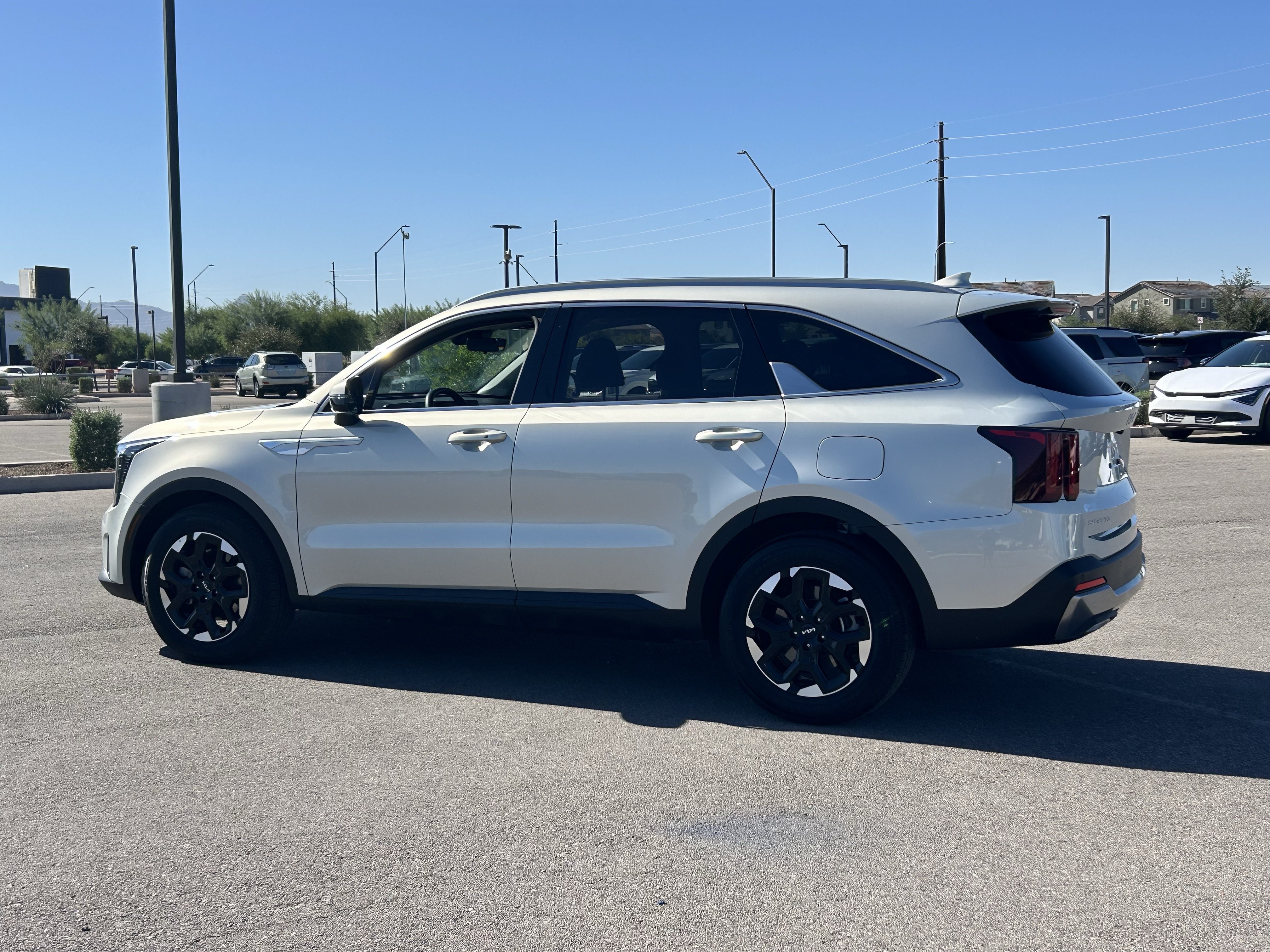 Certified 2026 Kia Sorento S w/ S Panoramic Sunroof Package FWD image 3