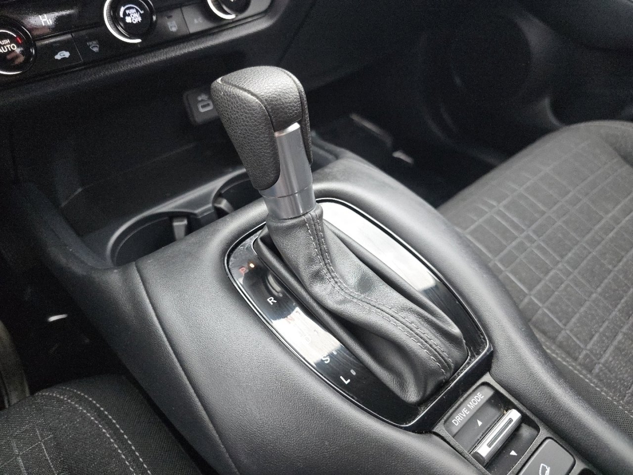 Certified 2024 Honda HR-V LX image 32