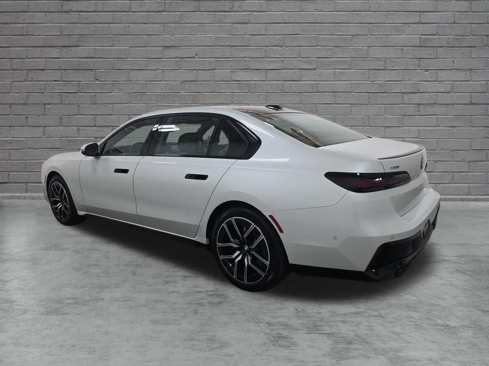 Used 2024 BMW 760i xDrive w/ Executive Package AWD/4WD image 7