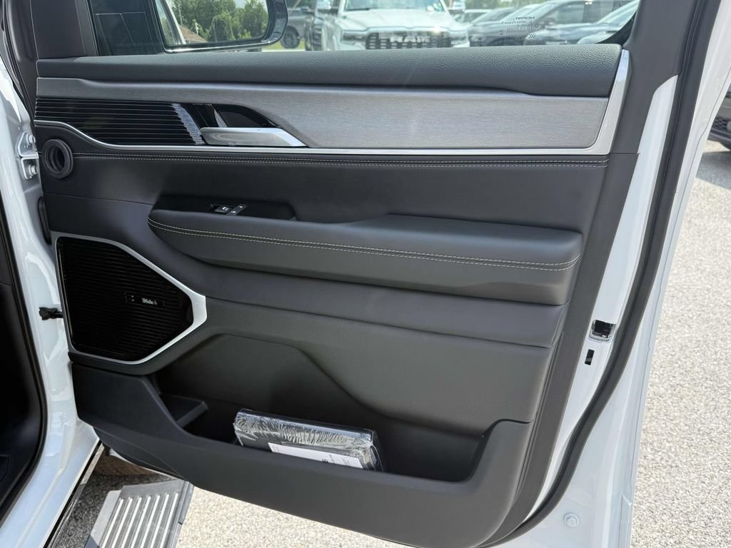 New 2026 Jeep Grand Wagoneer Limited AWD/4WD image 23
